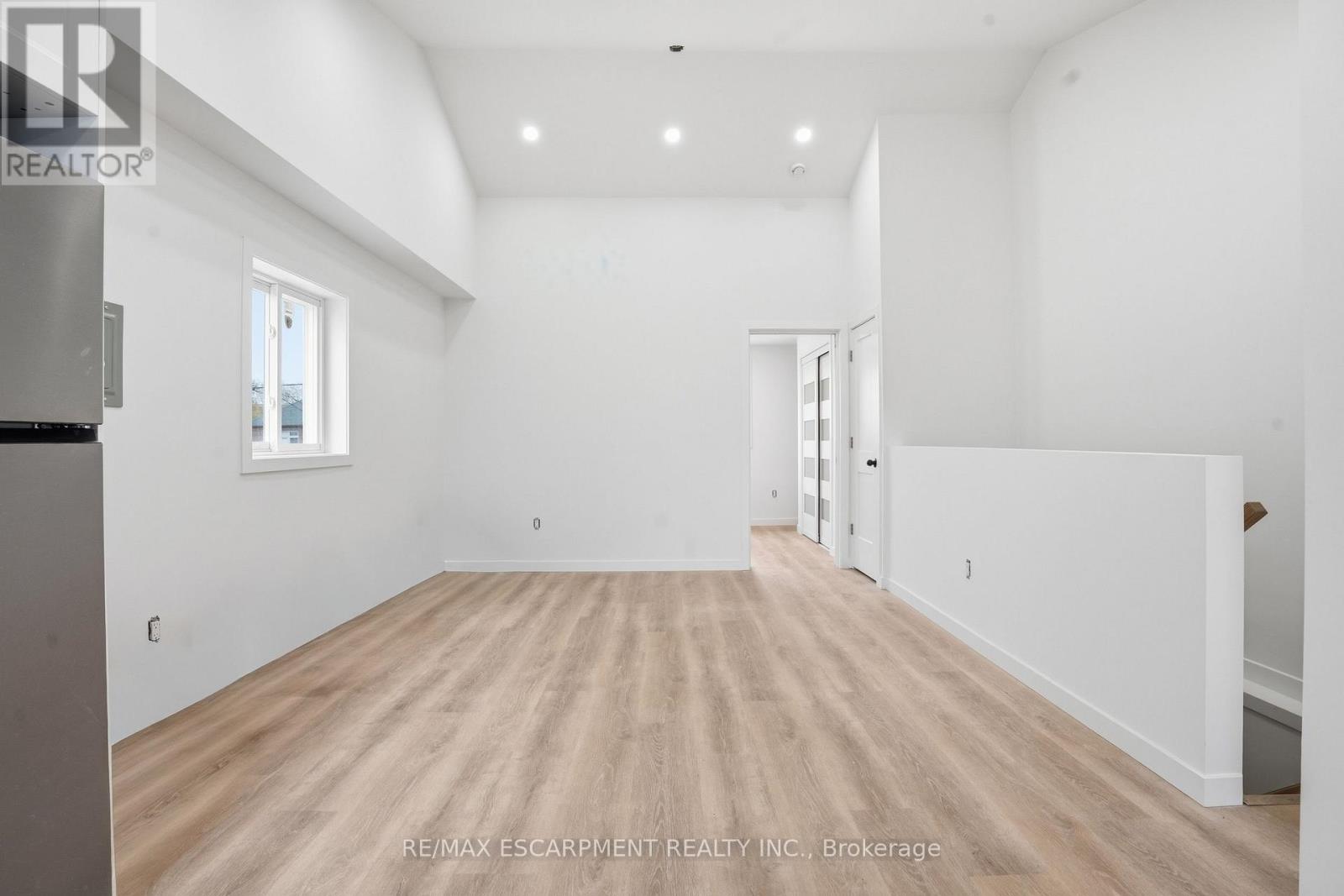 1049 GLENCAIRN AVENUE - 5