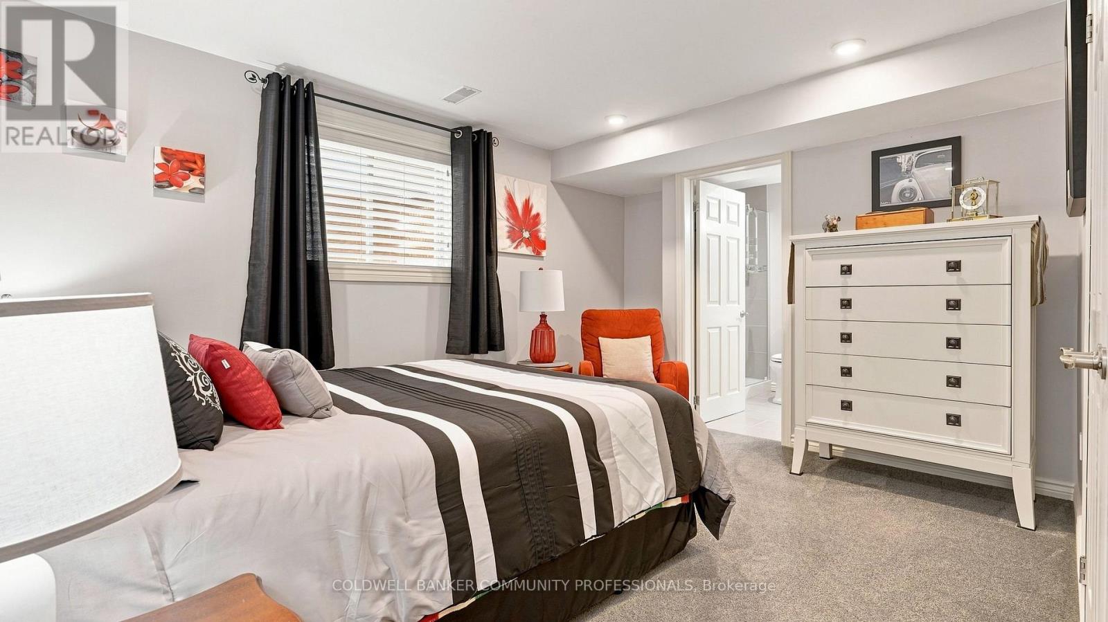 13 OAKDALE BOULEVARD - 33