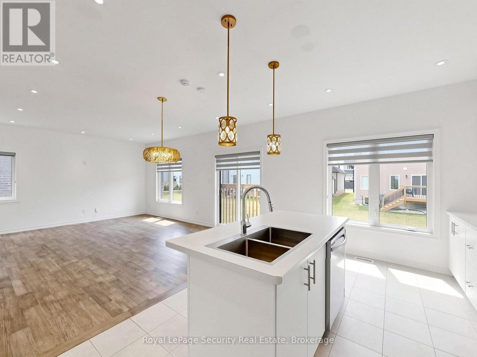 #86 121 SEBASTIAN STREET - Image 11