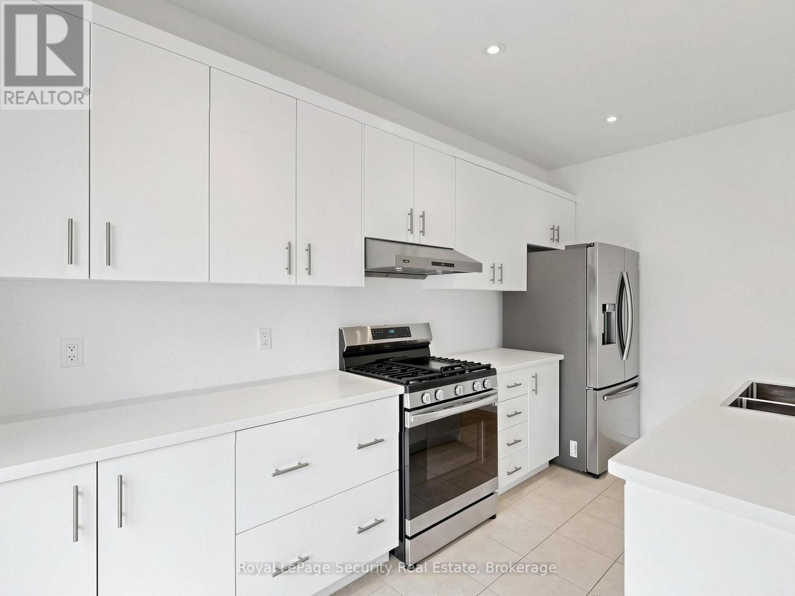 #86 121 SEBASTIAN STREET - Image 12