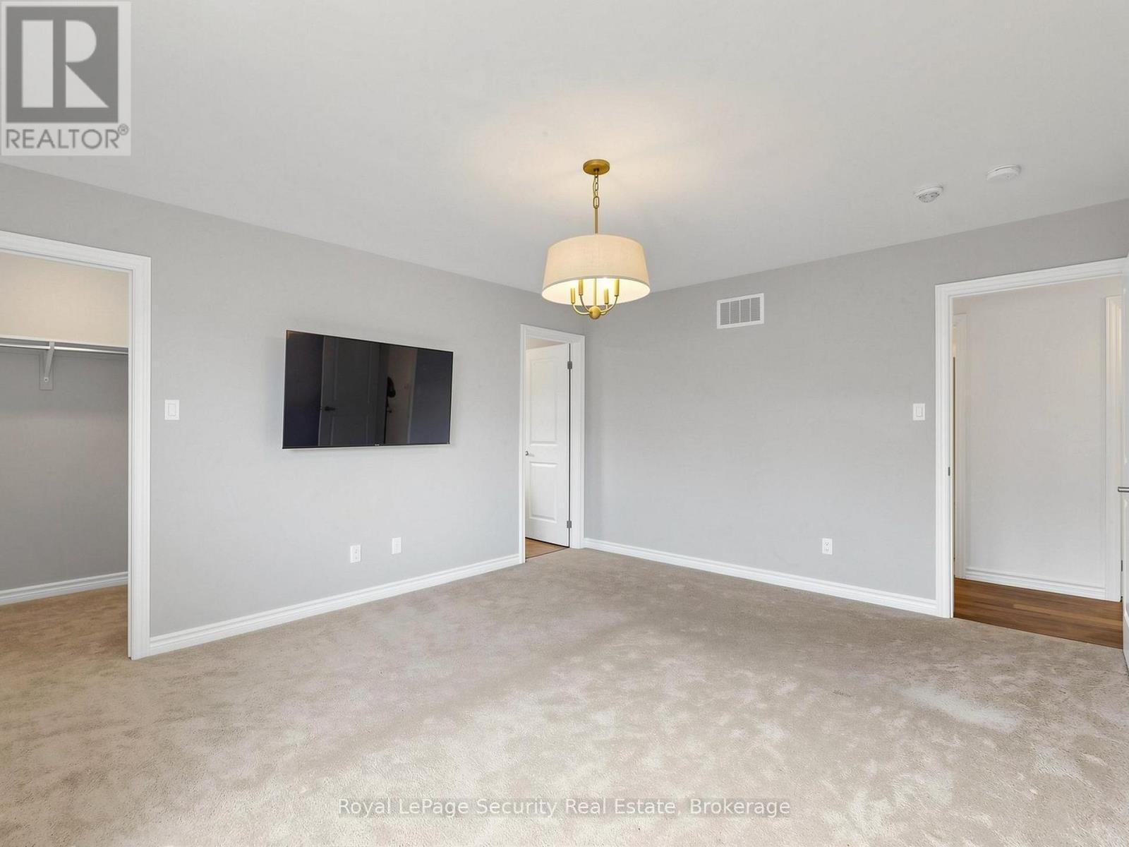 #86 121 SEBASTIAN STREET - Image 17