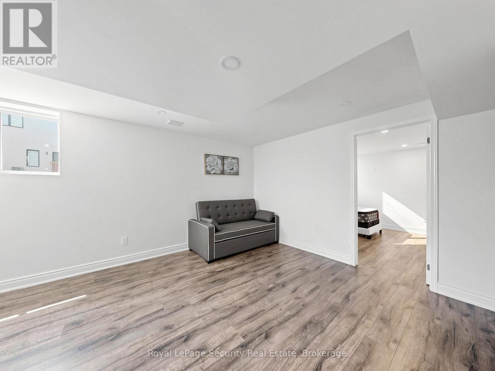 #86 121 SEBASTIAN STREET - Image 33