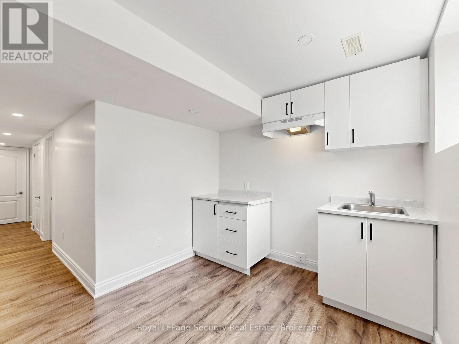 #86 121 SEBASTIAN STREET - Image 34