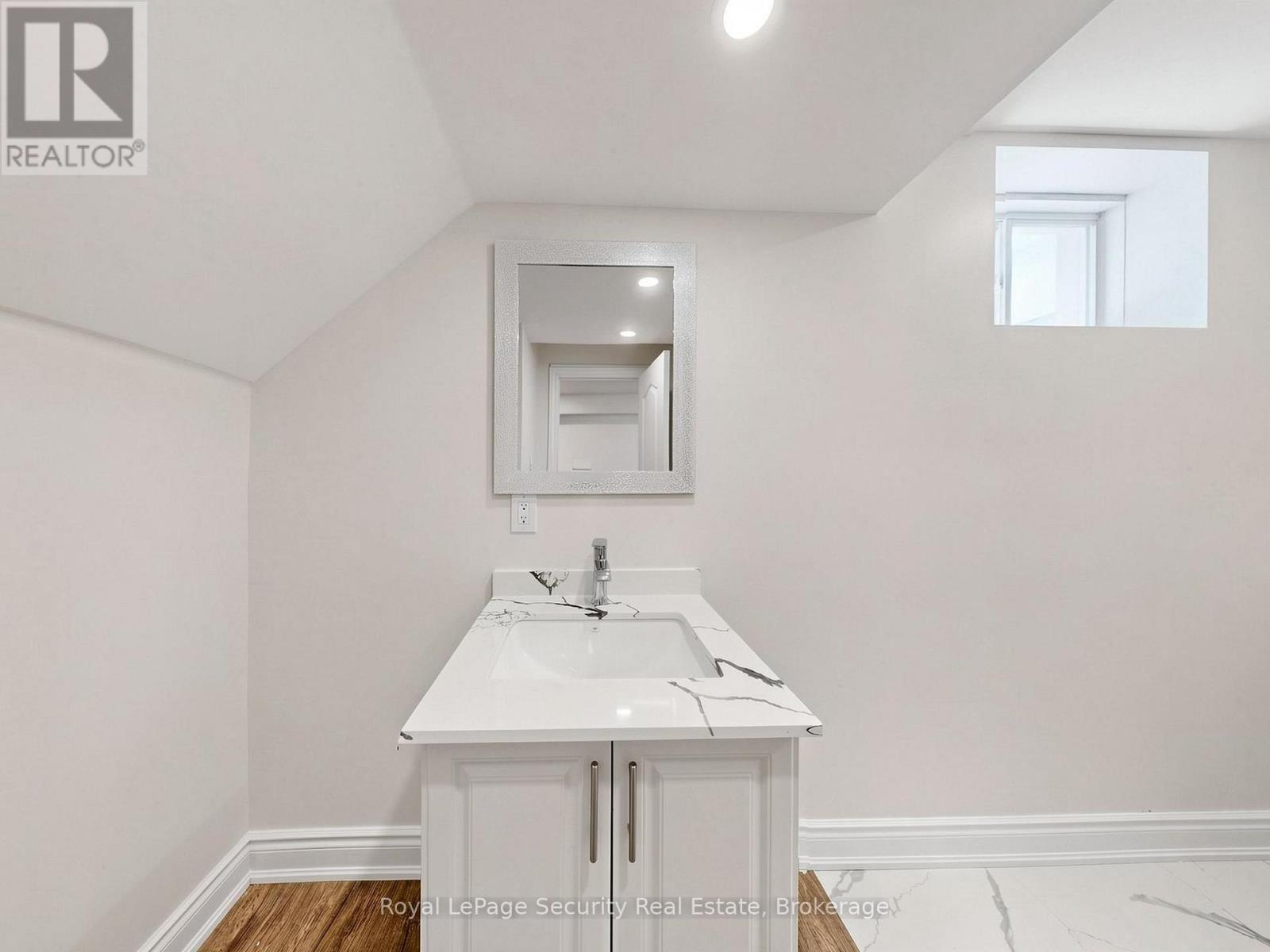 #86 121 SEBASTIAN STREET - 36
