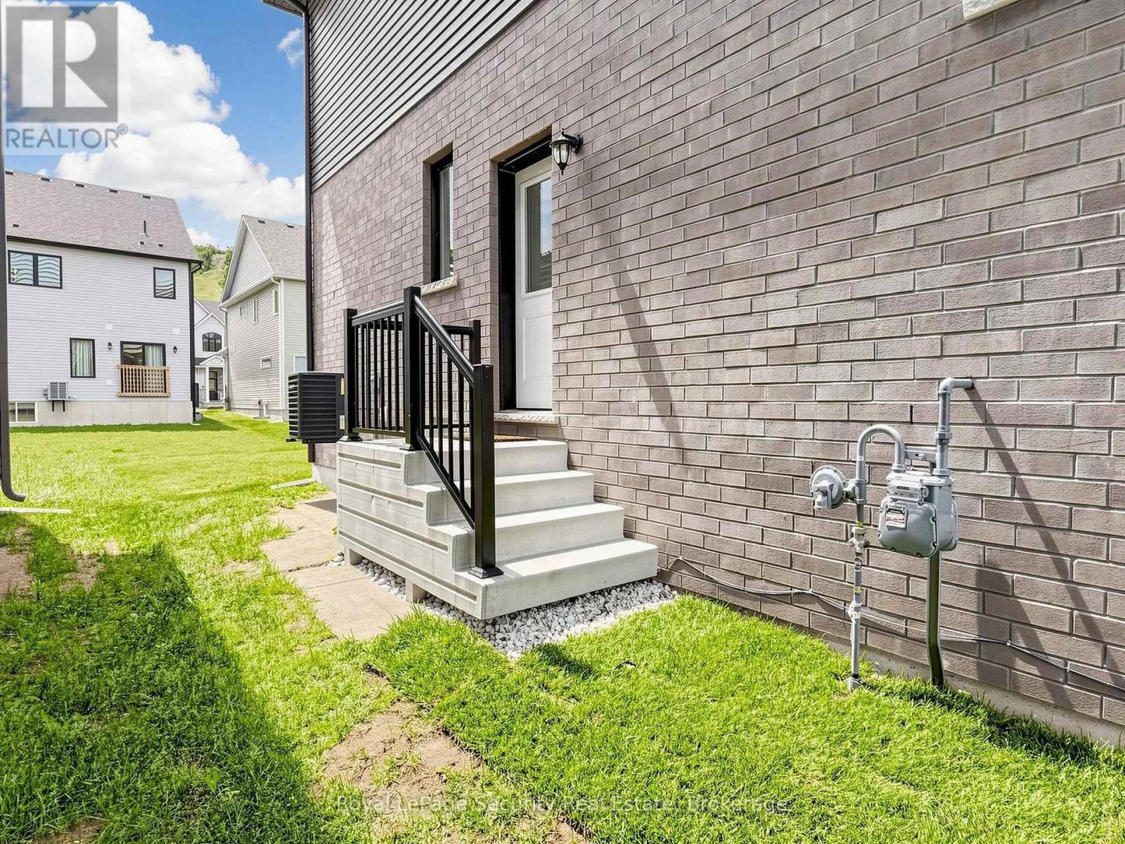 #86 121 SEBASTIAN STREET - 37