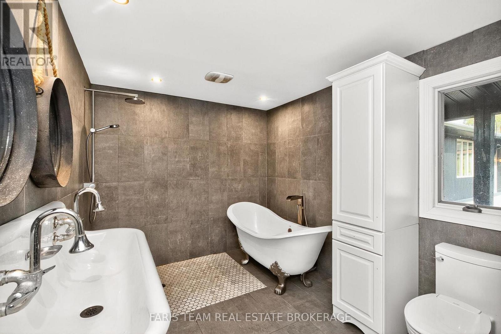 1076 BEAVER LANE - 19