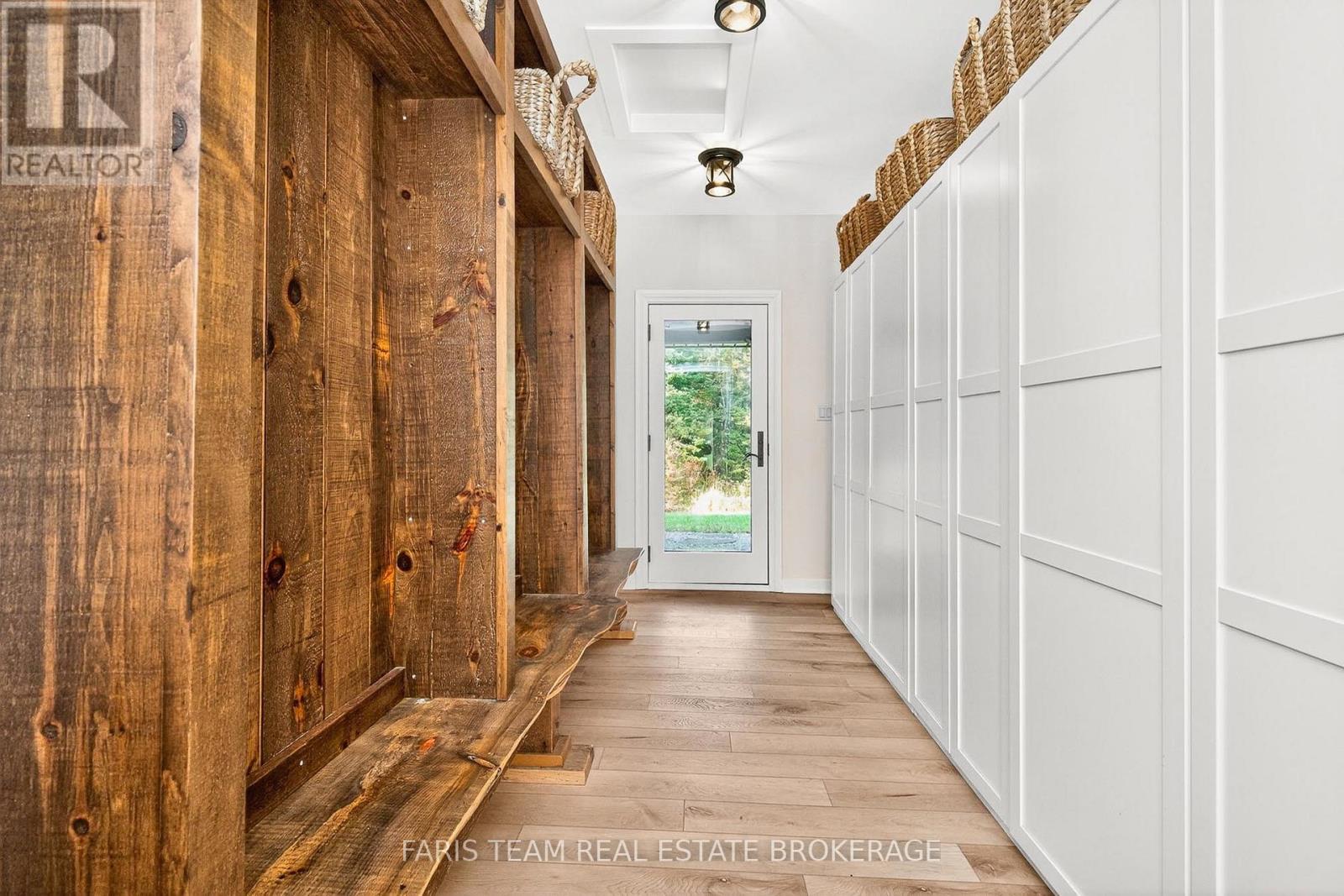 1076 BEAVER LANE - 25