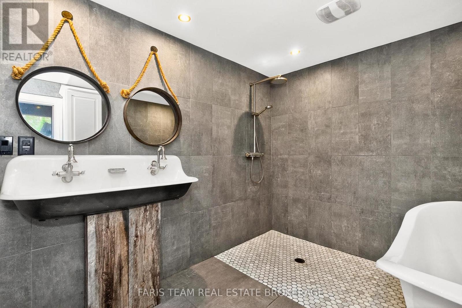 1076 BEAVER LANE - 20