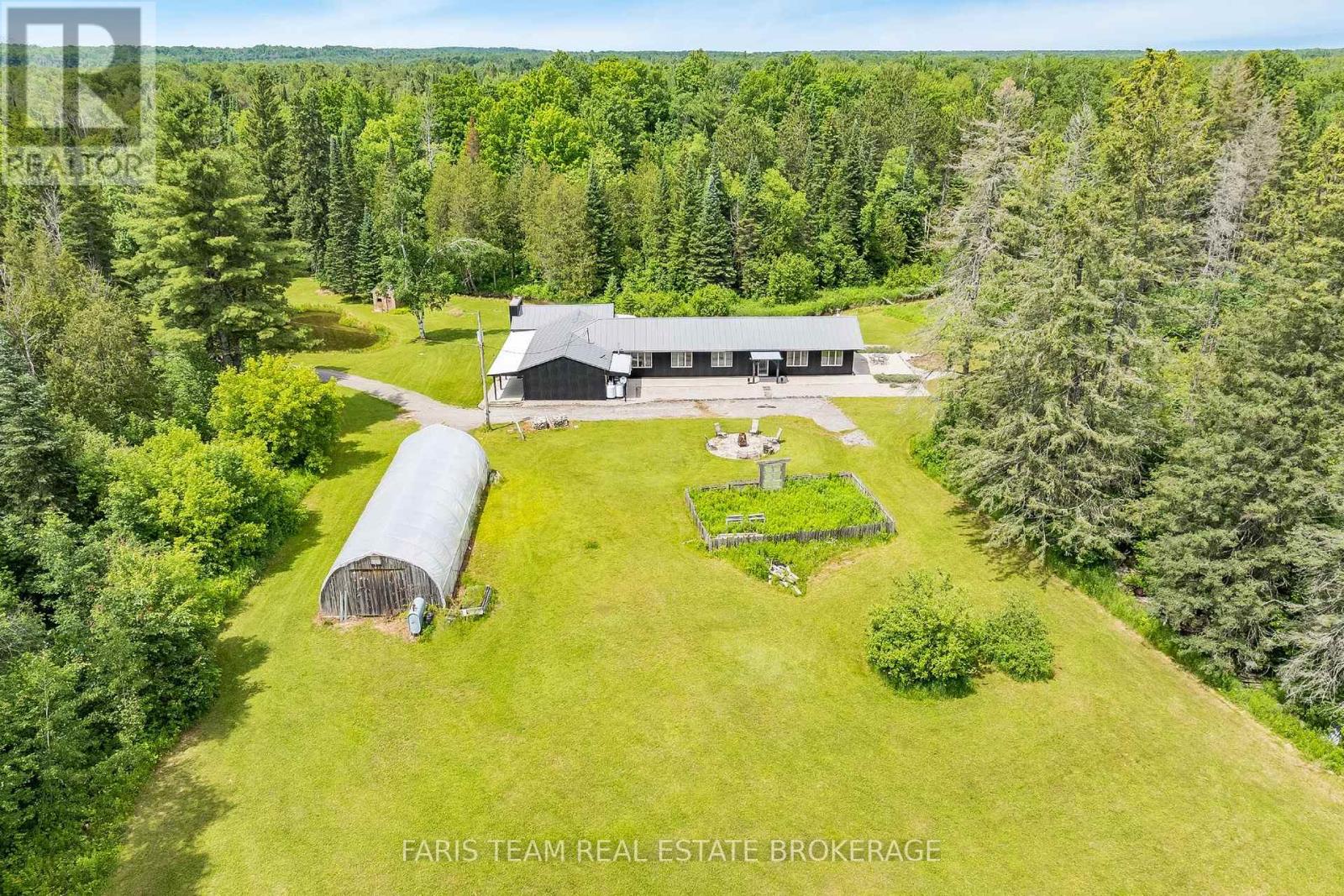 1076 BEAVER LANE - 40