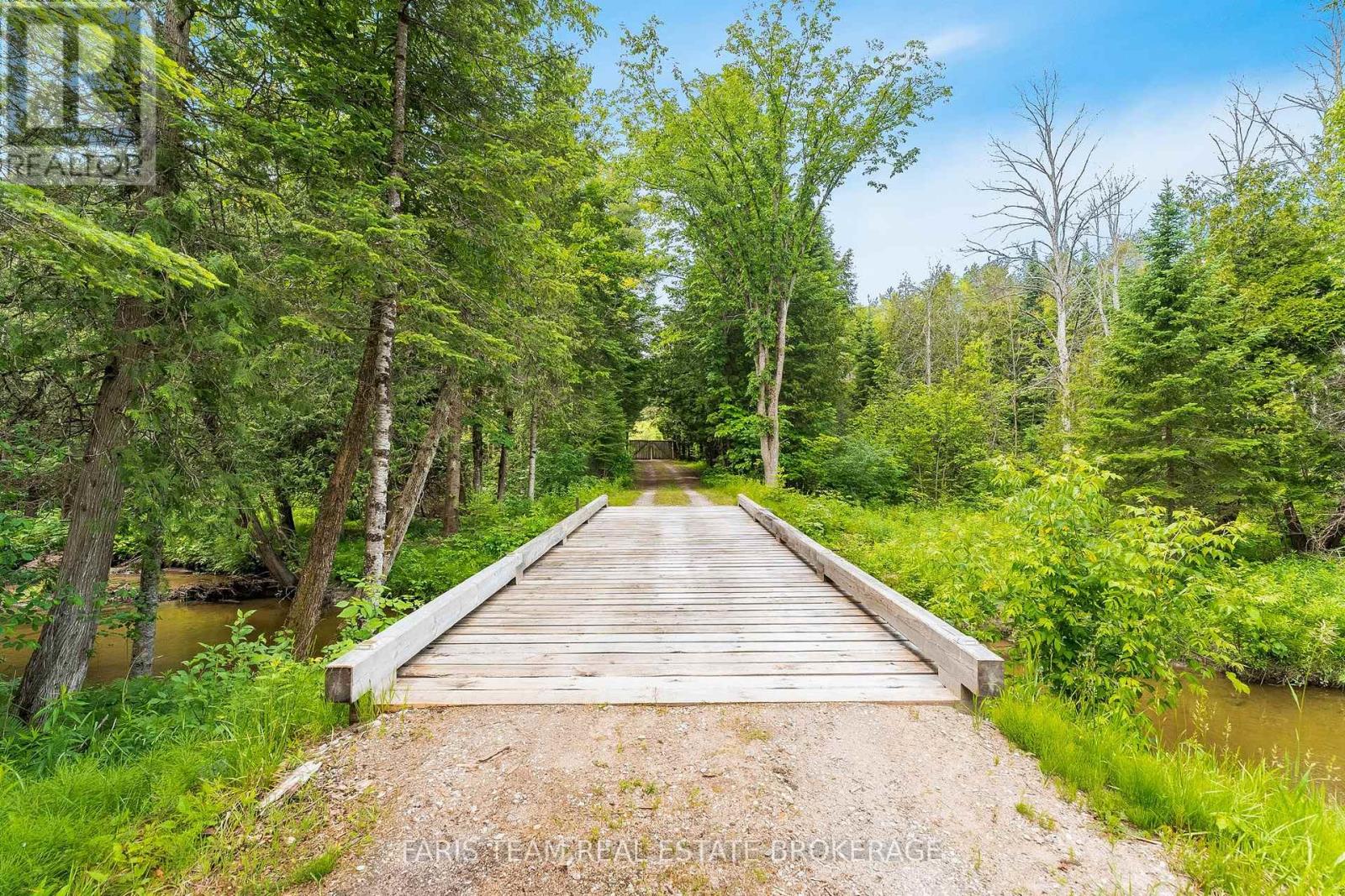 1076 BEAVER LANE - 35
