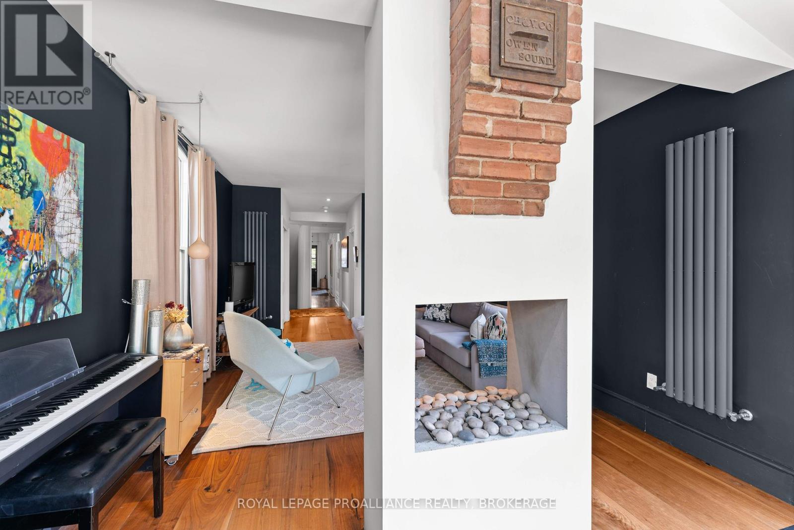28 WELLINGTON STREET - 16