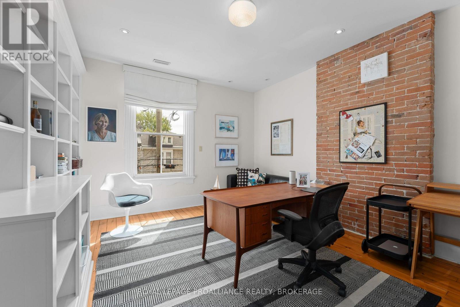 28 WELLINGTON STREET - 23