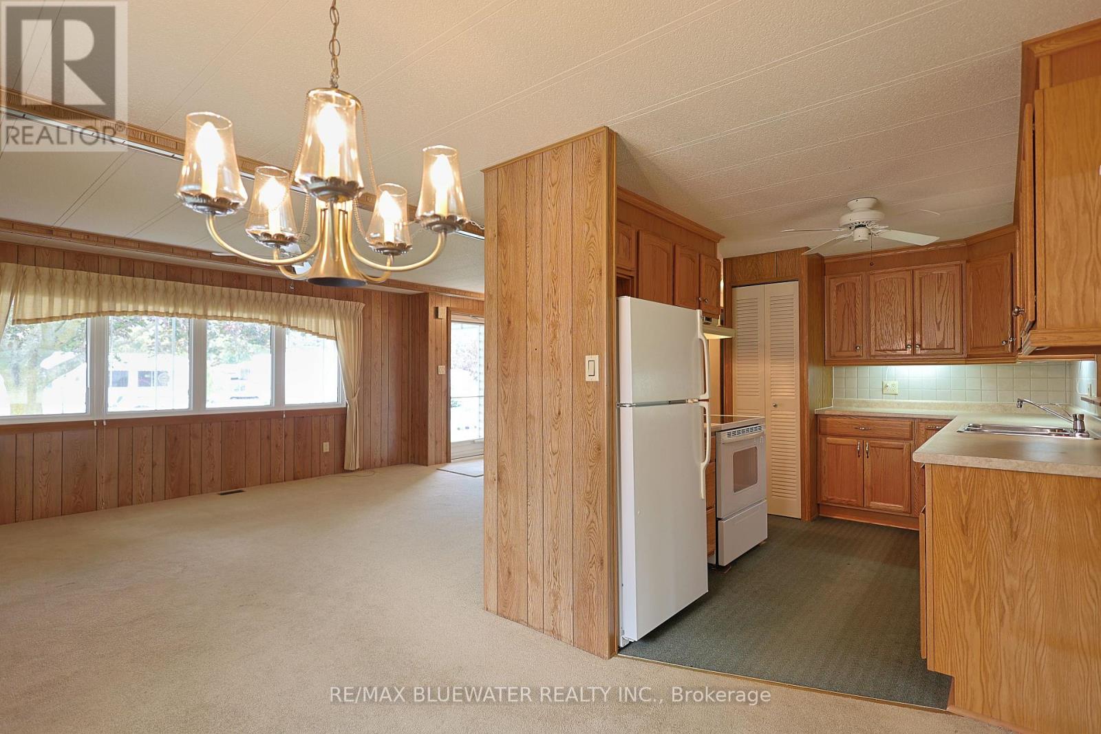 254 HIGHLAND SPRINGS - Image 14