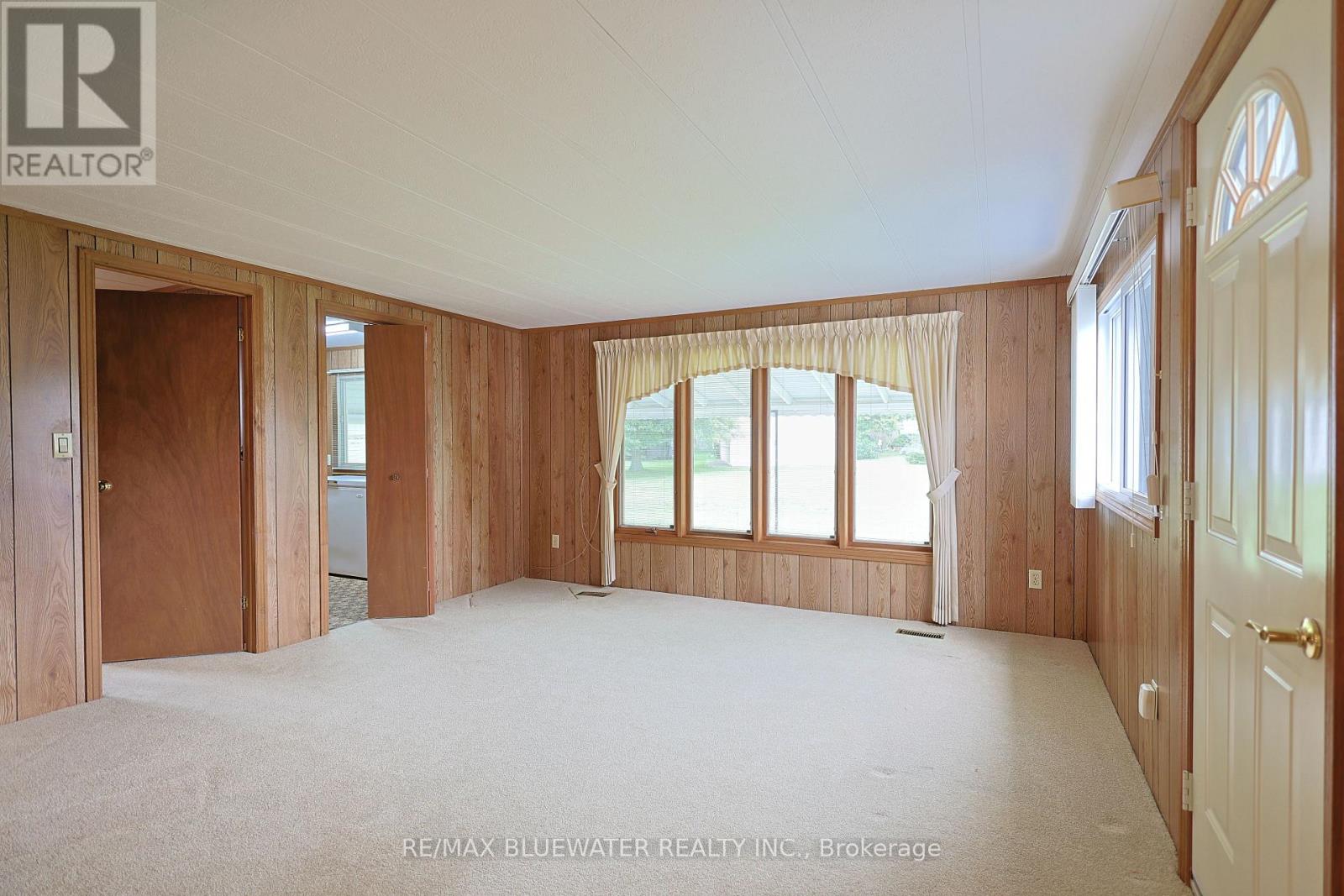 254 HIGHLAND SPRINGS - Image 18