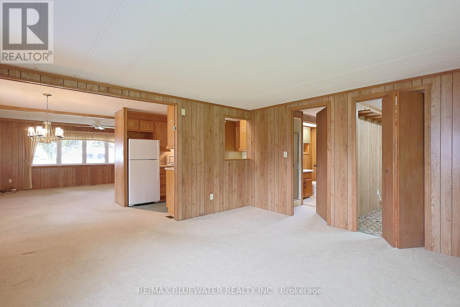 254 HIGHLAND SPRINGS - Image 20