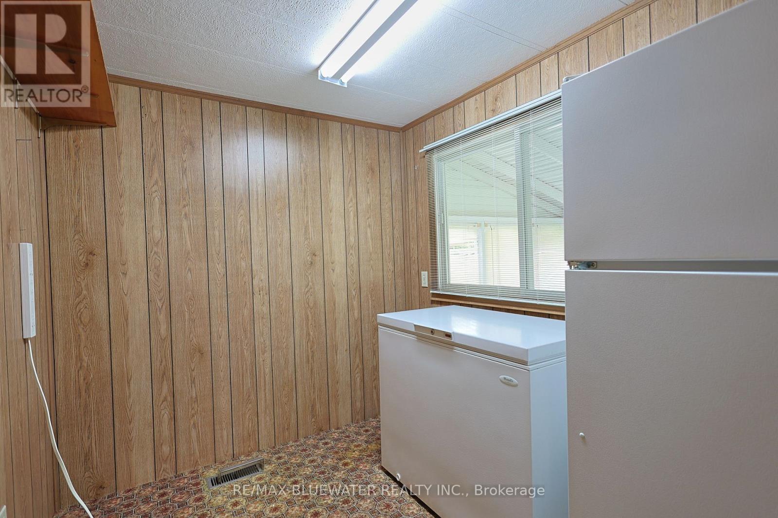 254 HIGHLAND SPRINGS - 22