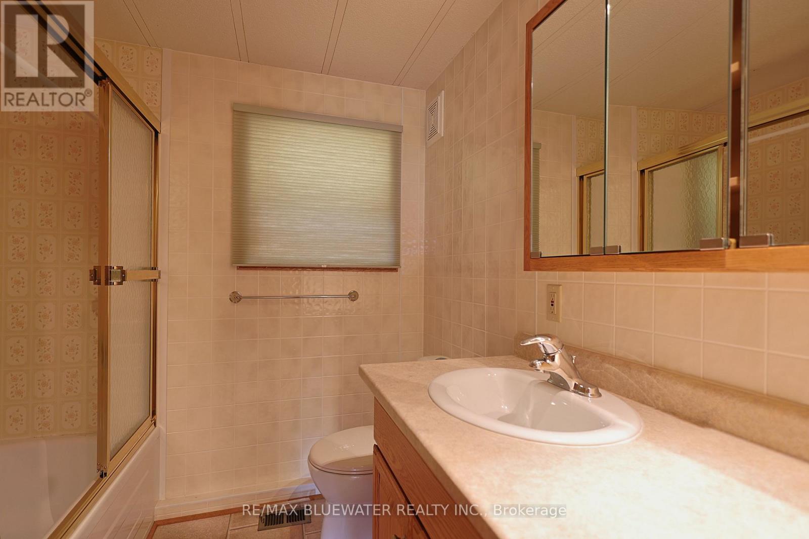 254 HIGHLAND SPRINGS - Image 27