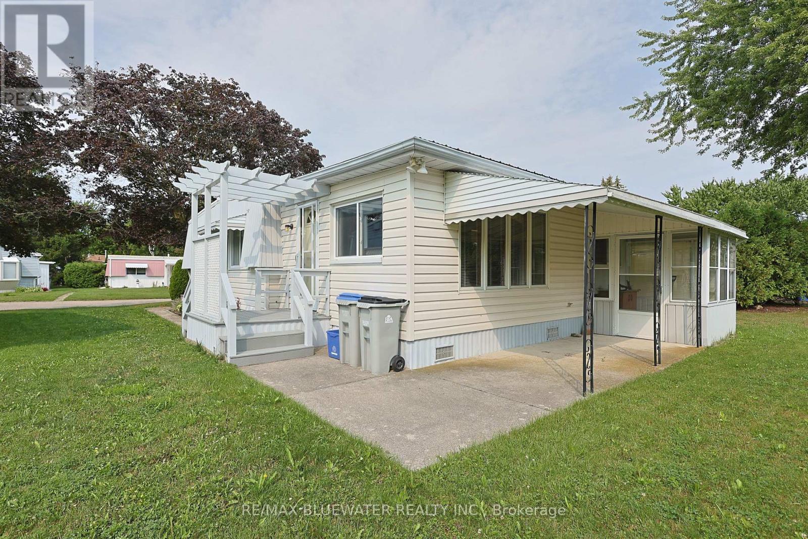 254 HIGHLAND SPRINGS - Image 29