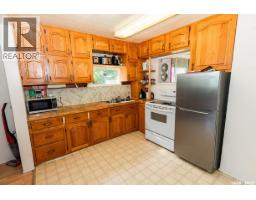 Enclosed porch - 315 Atlantic Avenue, Kerrobert, SK S0L1R0 Photo 9