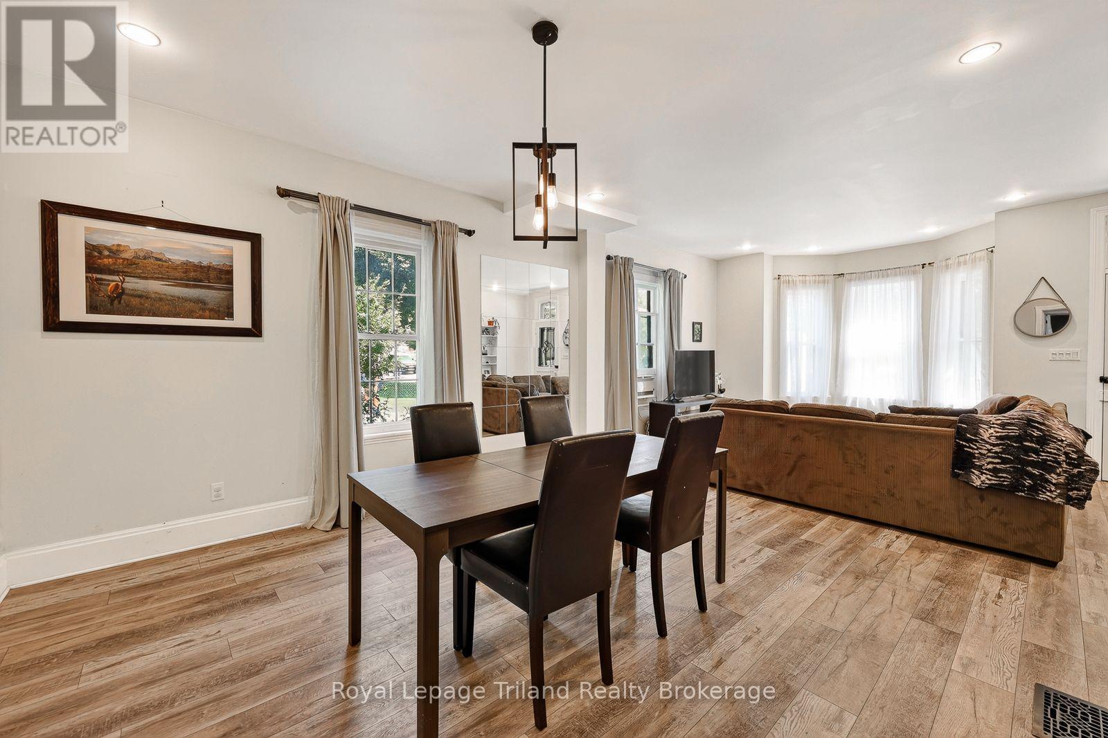 257 HUNTER STREET - 11