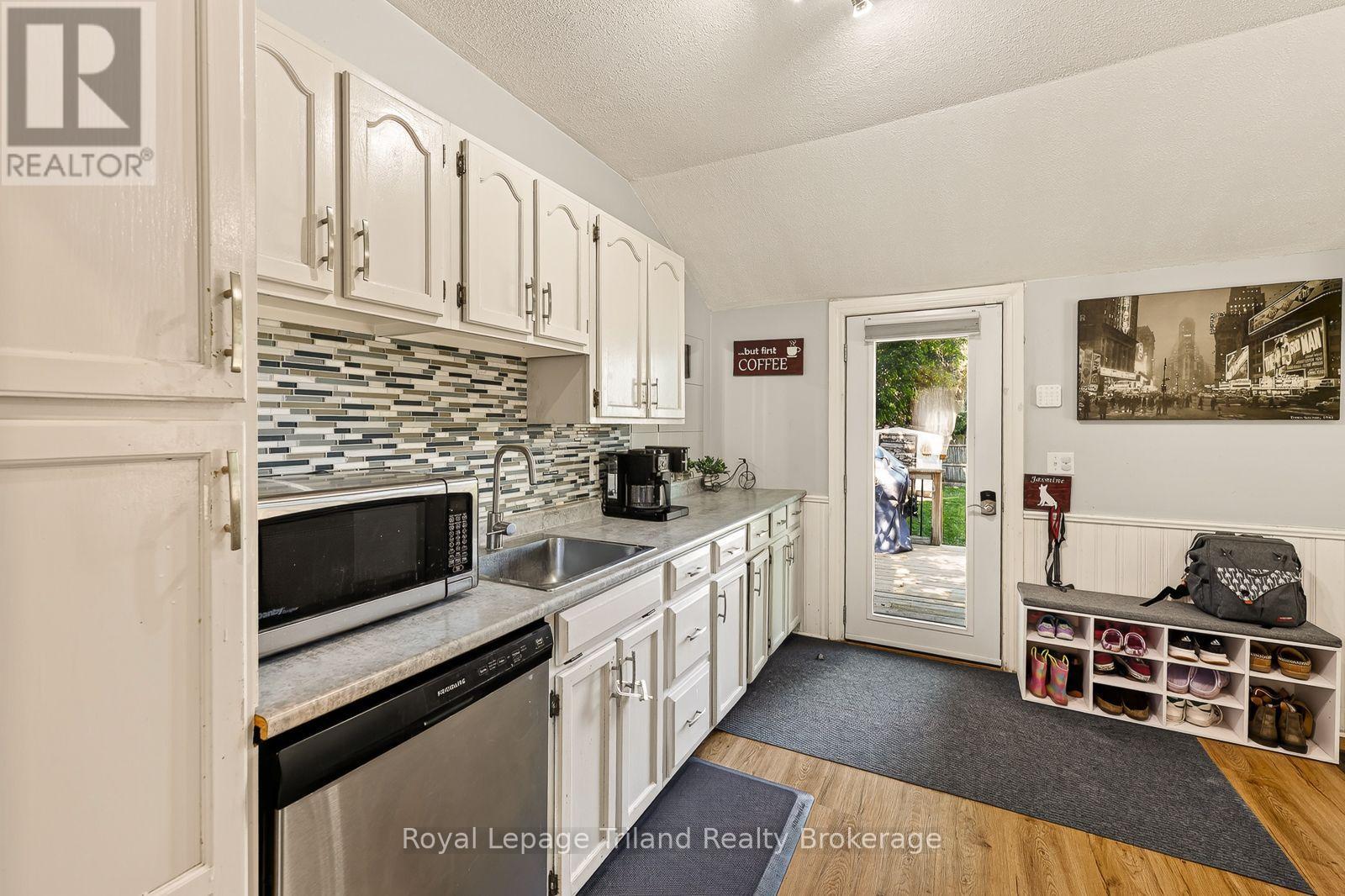 257 HUNTER STREET - Image 15