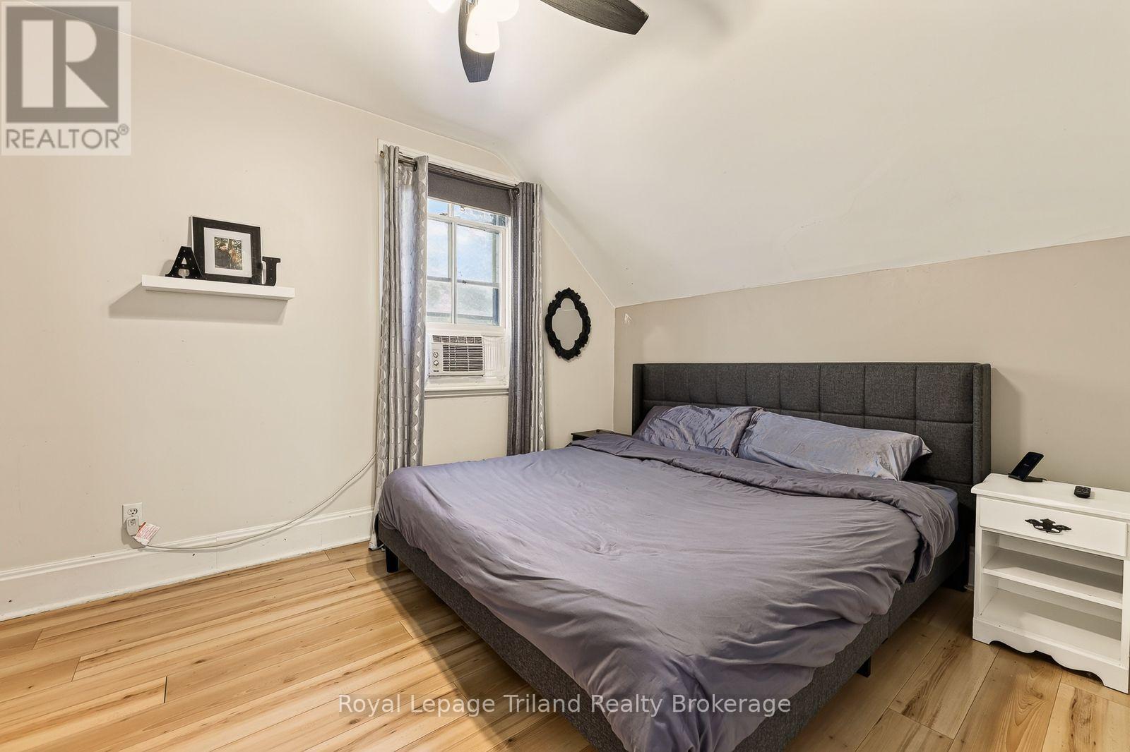 257 HUNTER STREET - 22