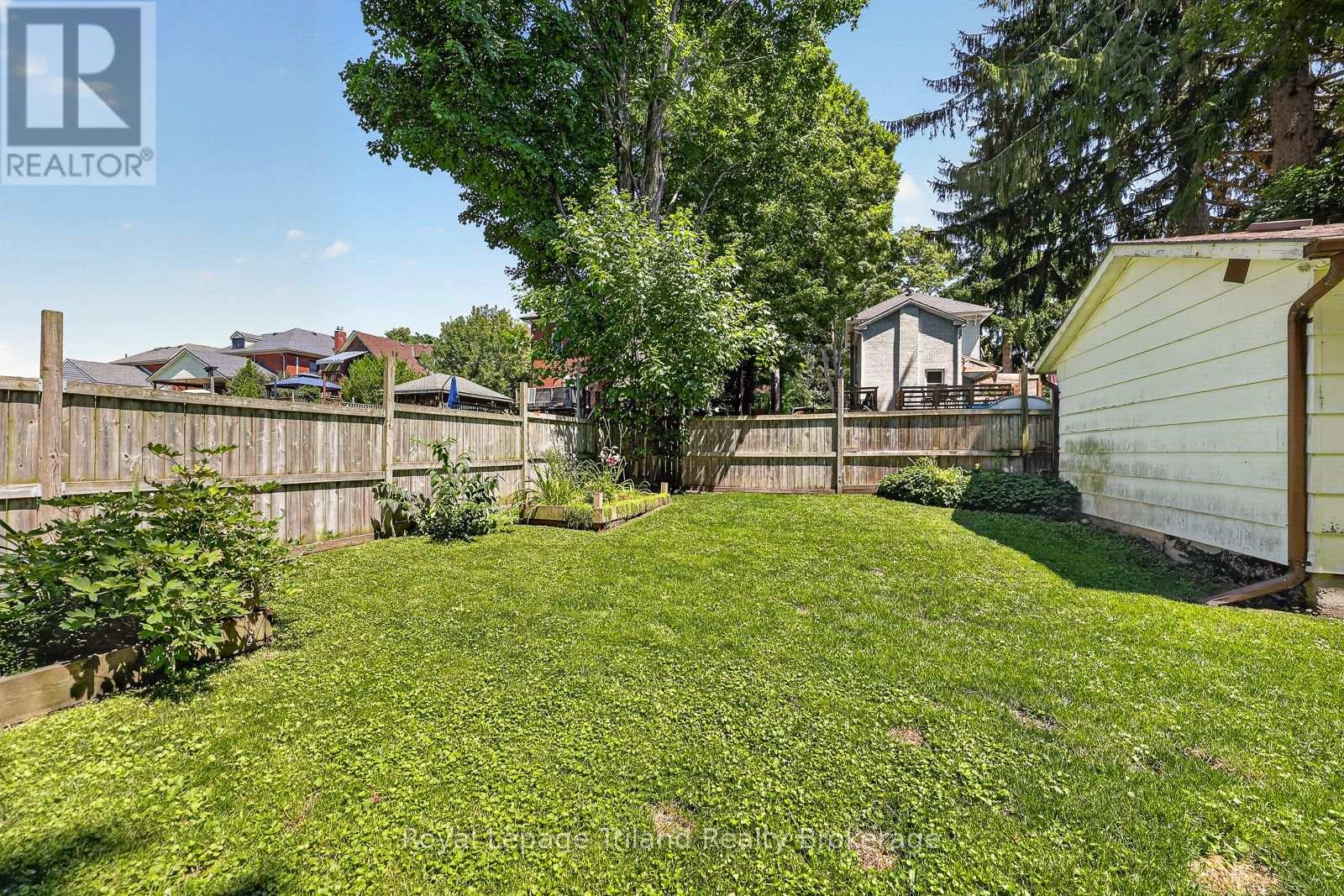257 HUNTER STREET - Image 30