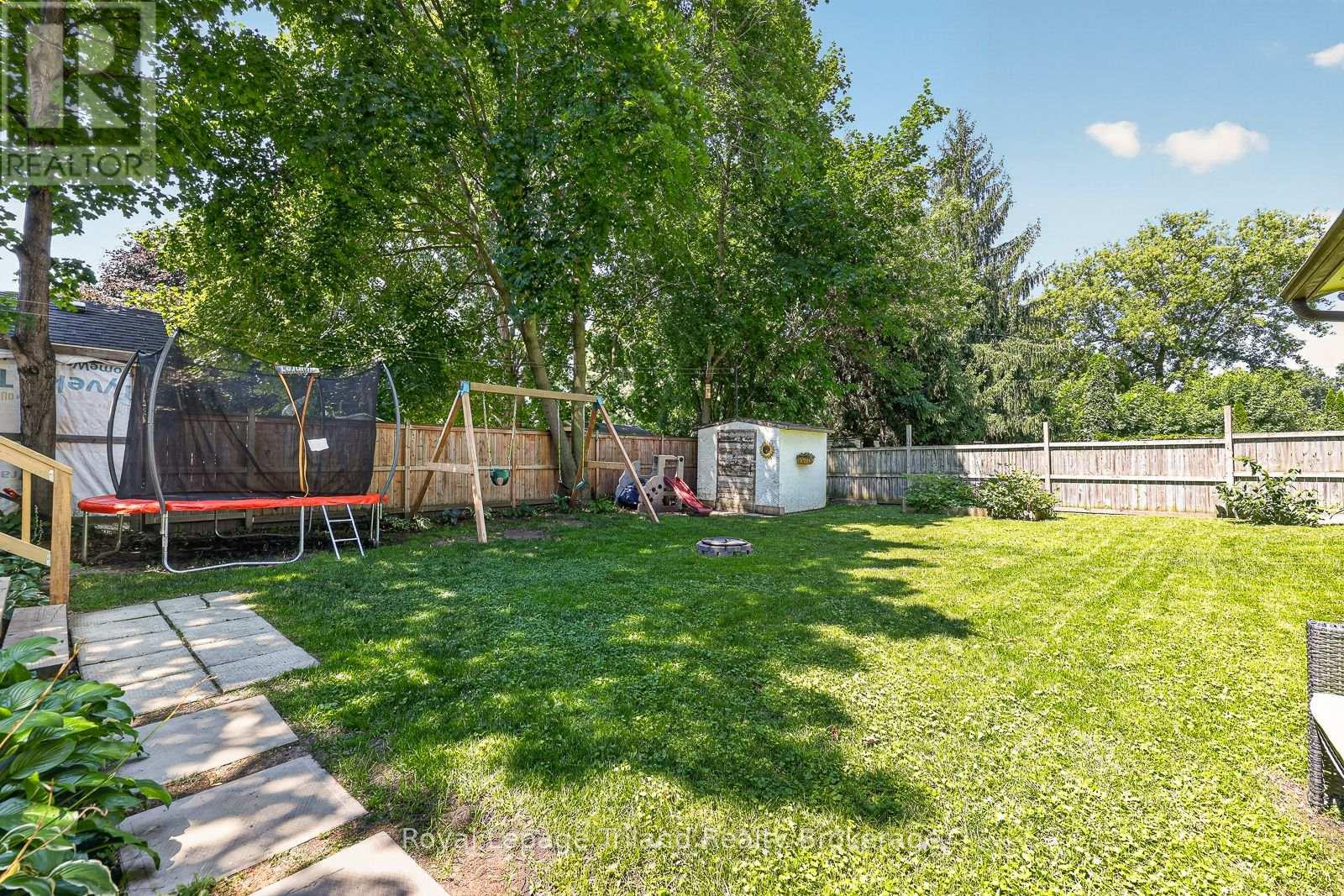 257 HUNTER STREET - Image 32