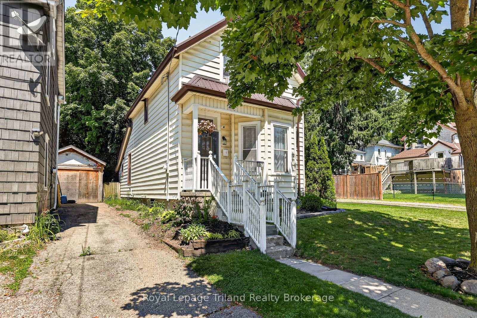 257 HUNTER STREET - 35