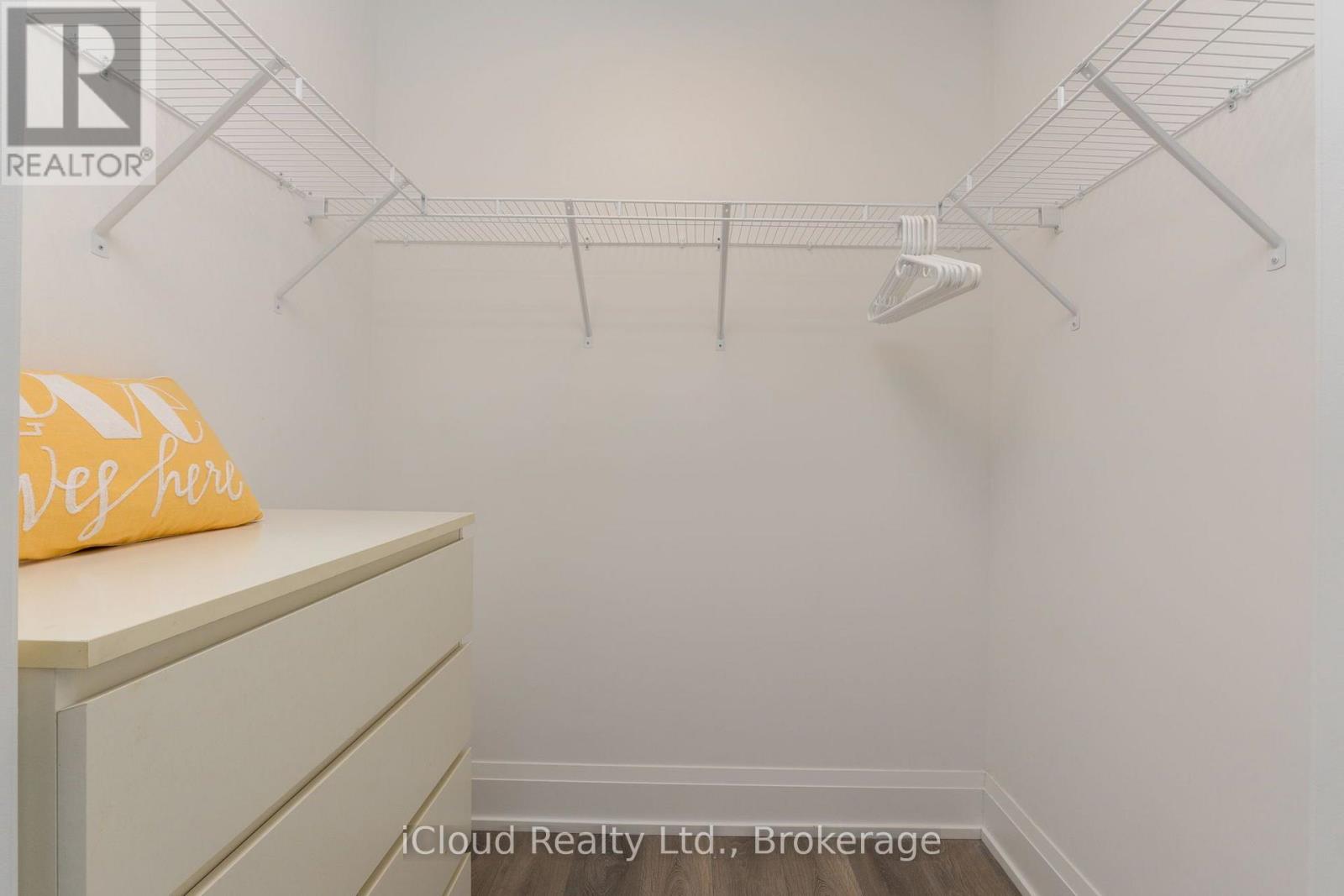 #422 1 HUME STREET - 28