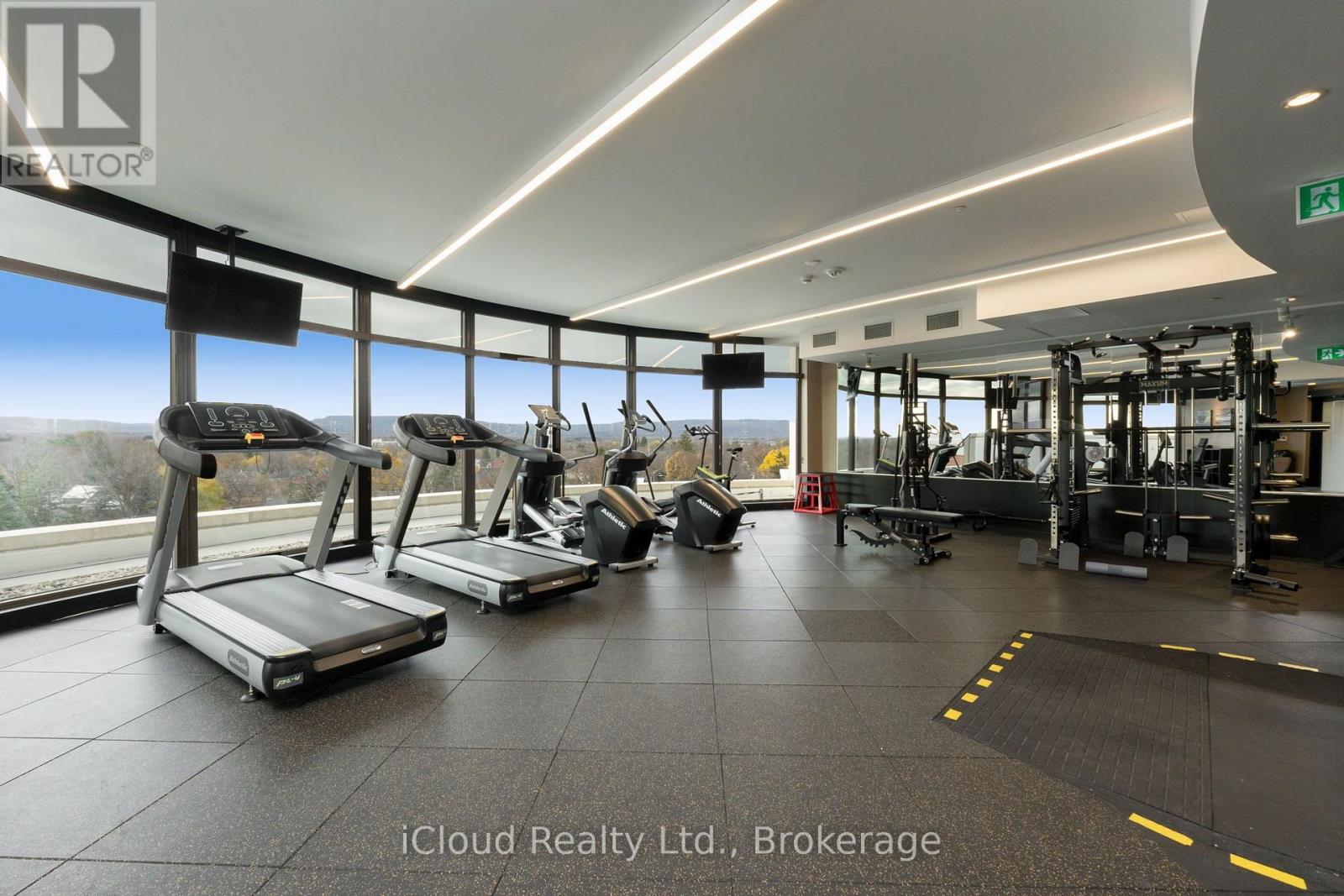 #422 1 HUME STREET - 35