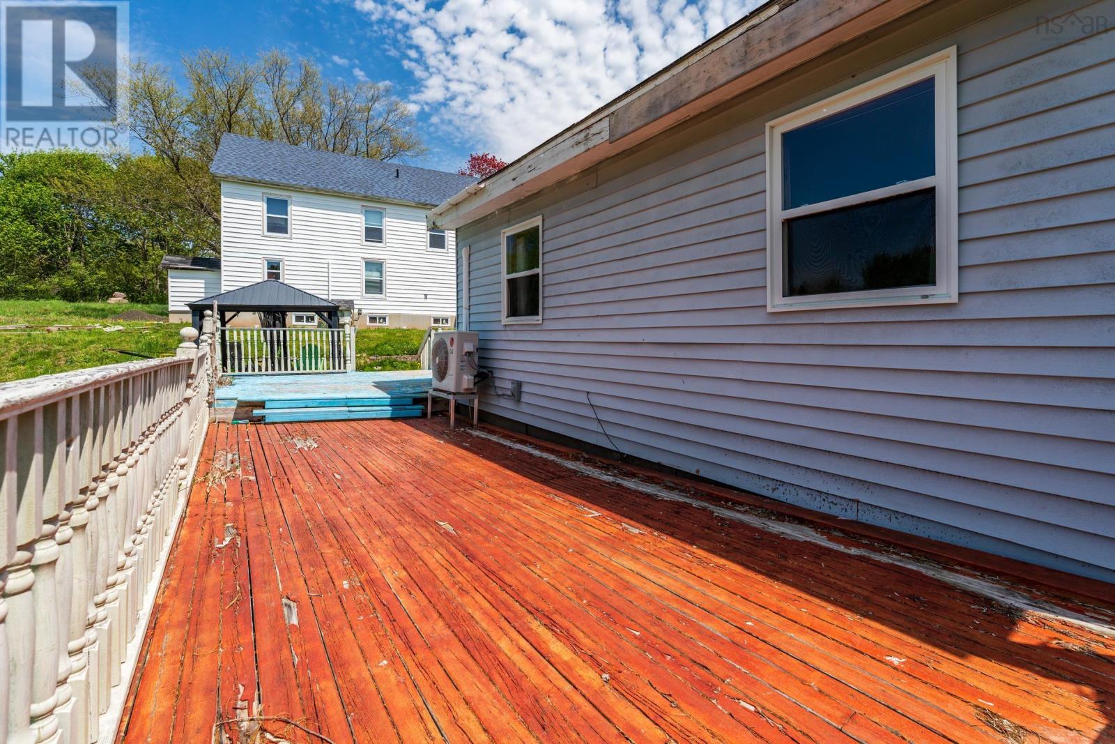 Property 32 of 41 of 445 Highway 201