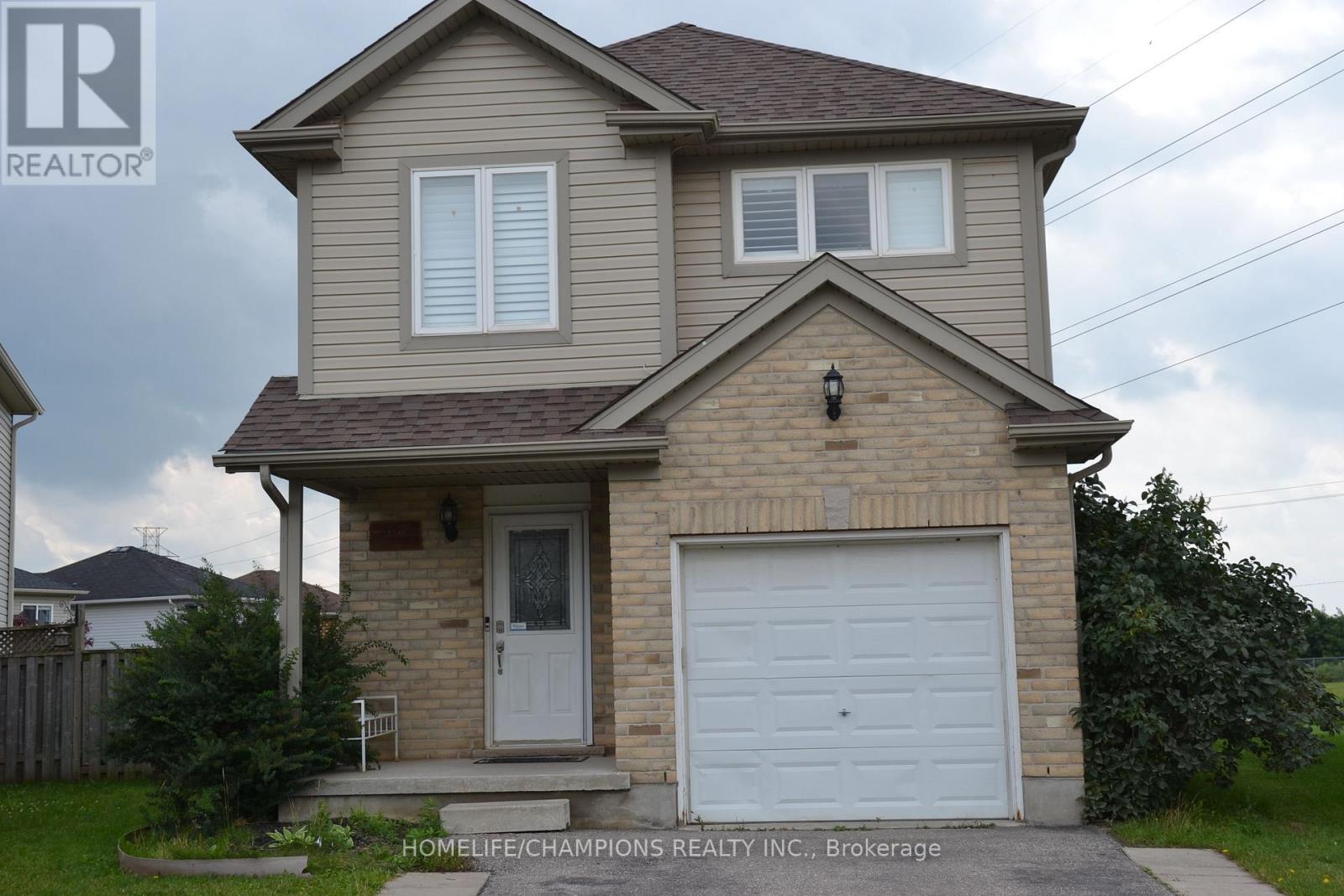 132 HENHOEFFER CRESCENT — photo 2