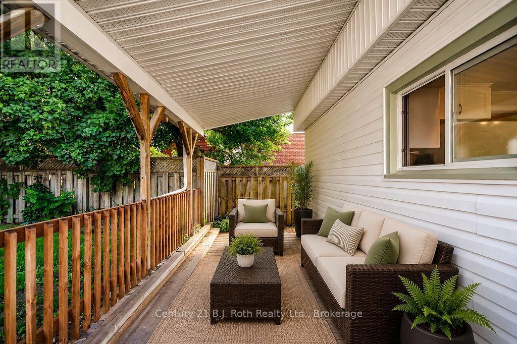 218 JAMES STREET E - 6