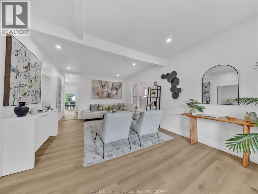 1387 Lincoln ROAD - Image 3