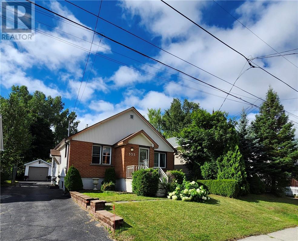 533 Victoria Street - 1