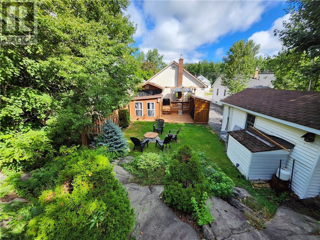 533 Victoria Street - 32
