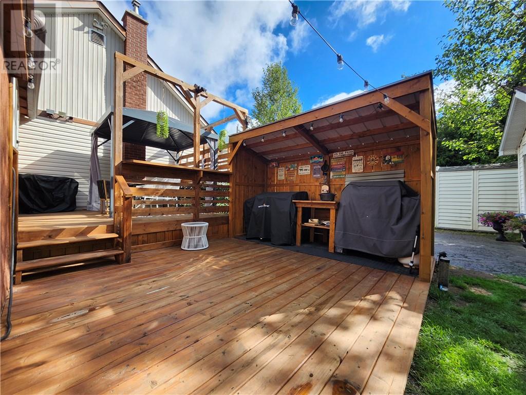 533 Victoria Street - 35