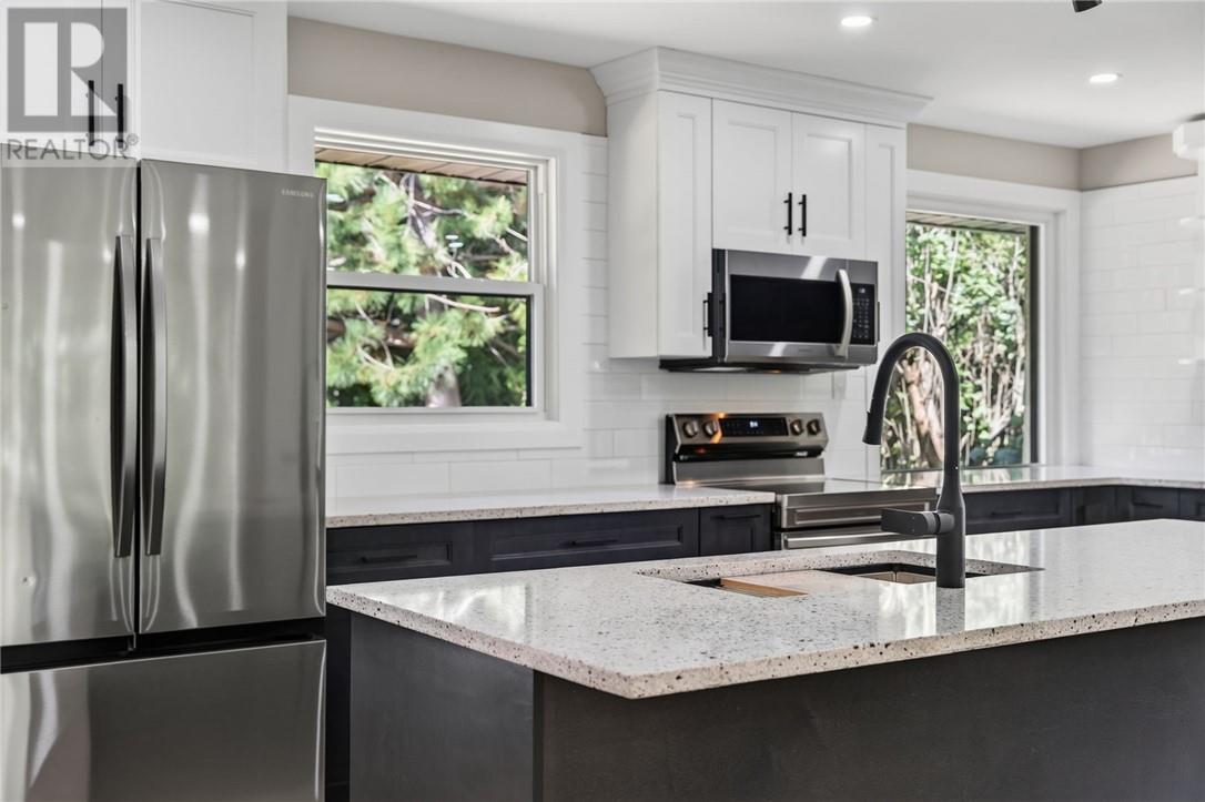 1821 MILLWOOD Crescent - 10
