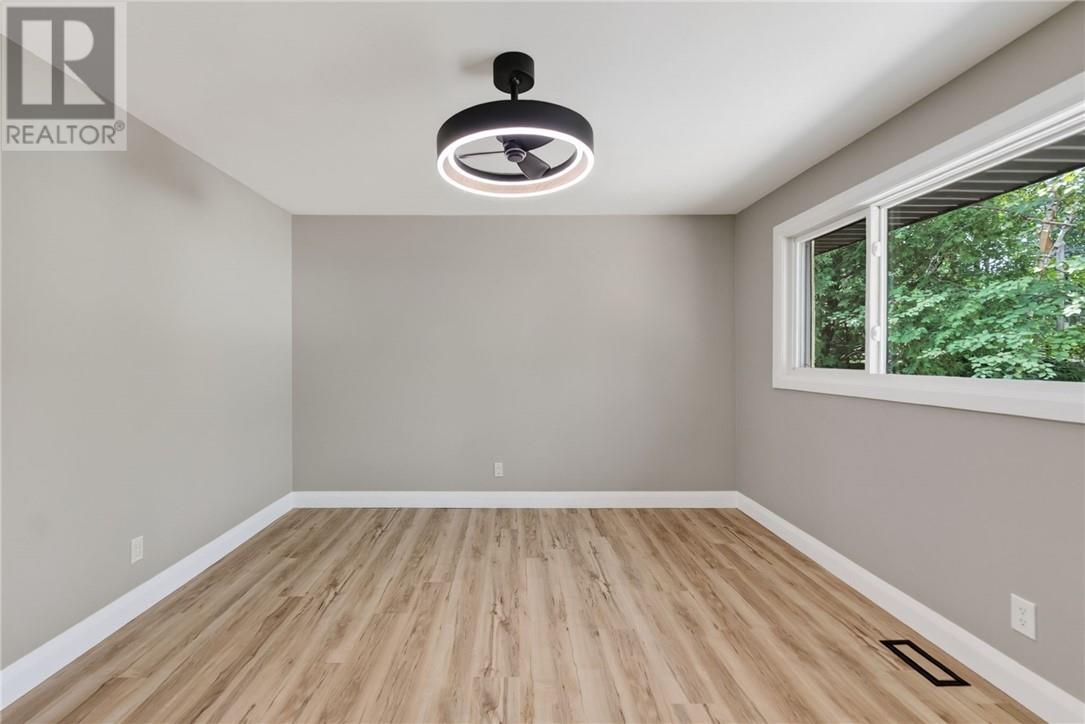 1821 MILLWOOD Crescent - 27