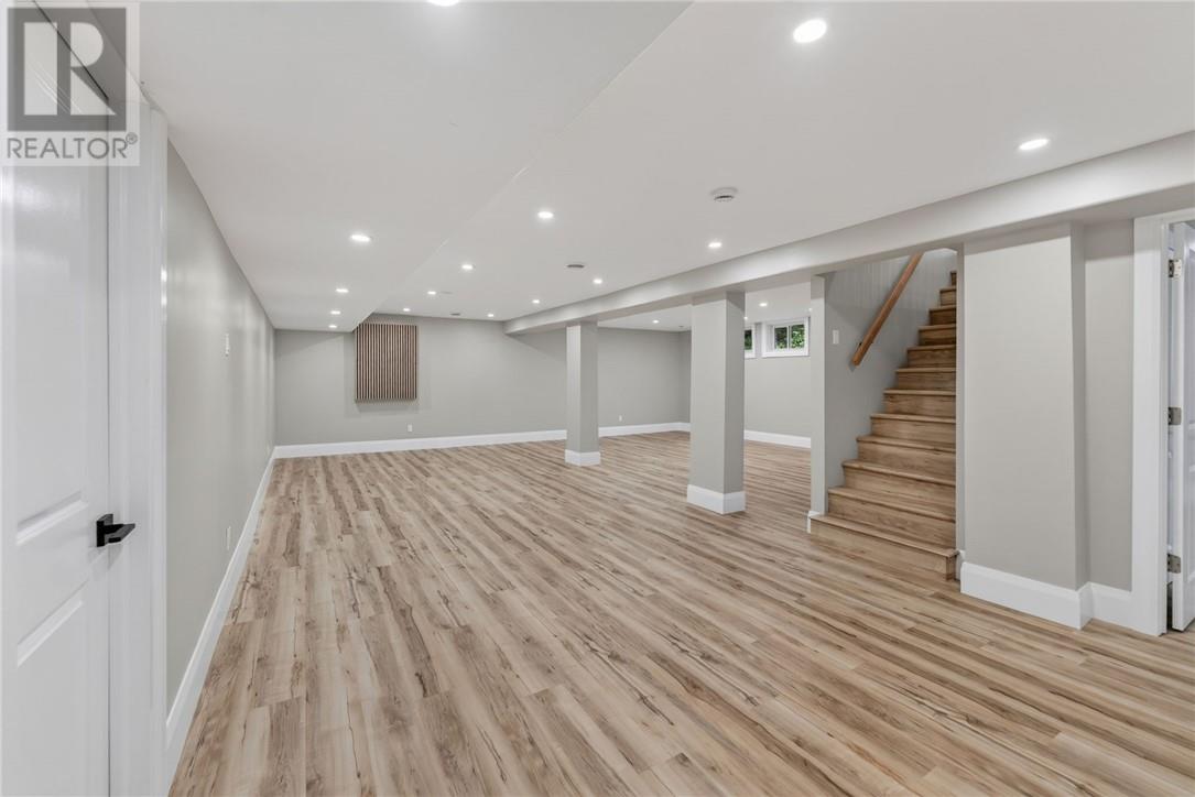 1821 MILLWOOD Crescent - Image 41
