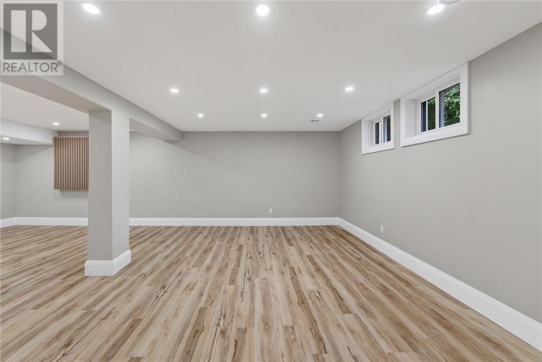 1821 MILLWOOD Crescent - Image 48