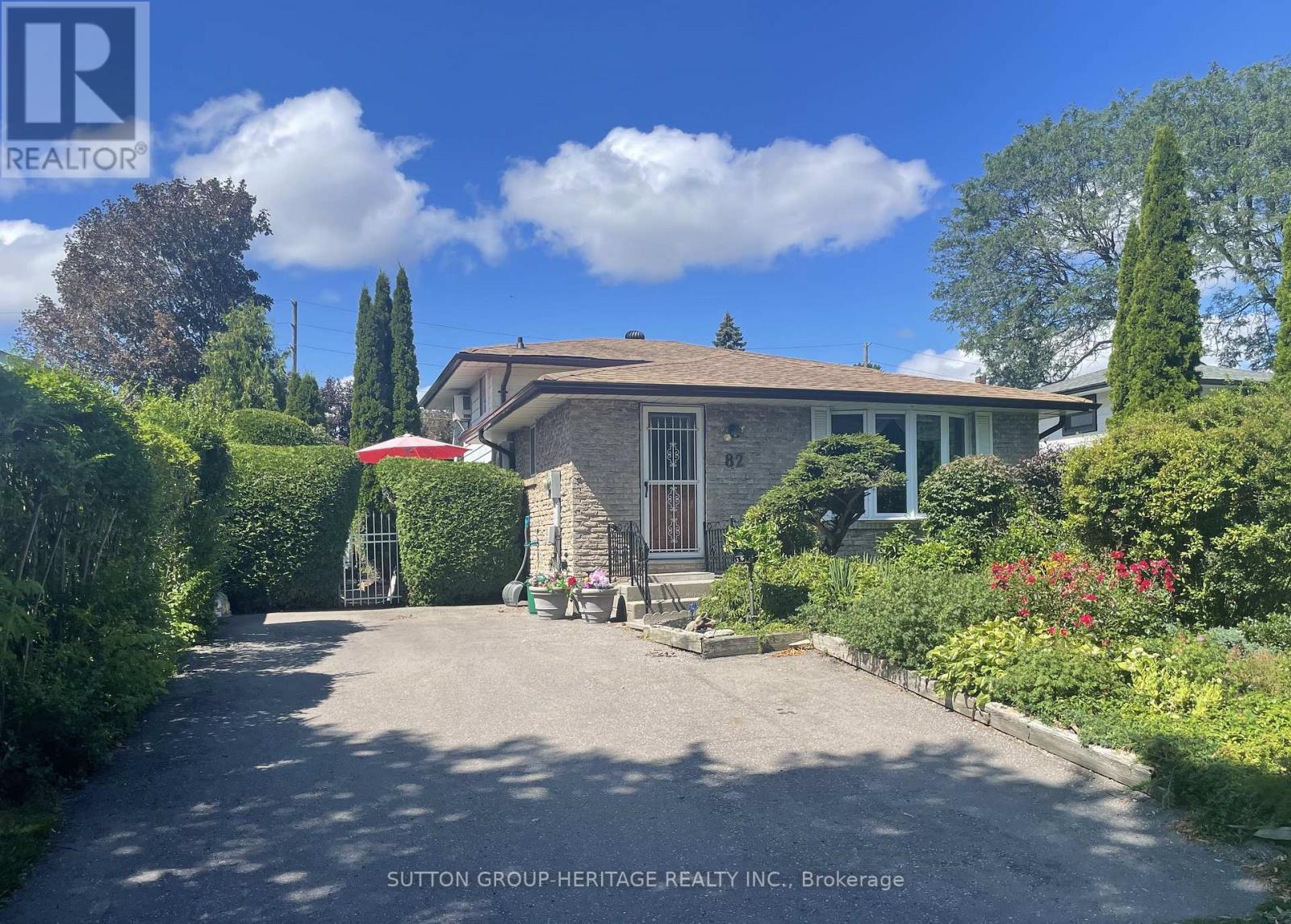 82 CLAYMORE CRESCENT - 1