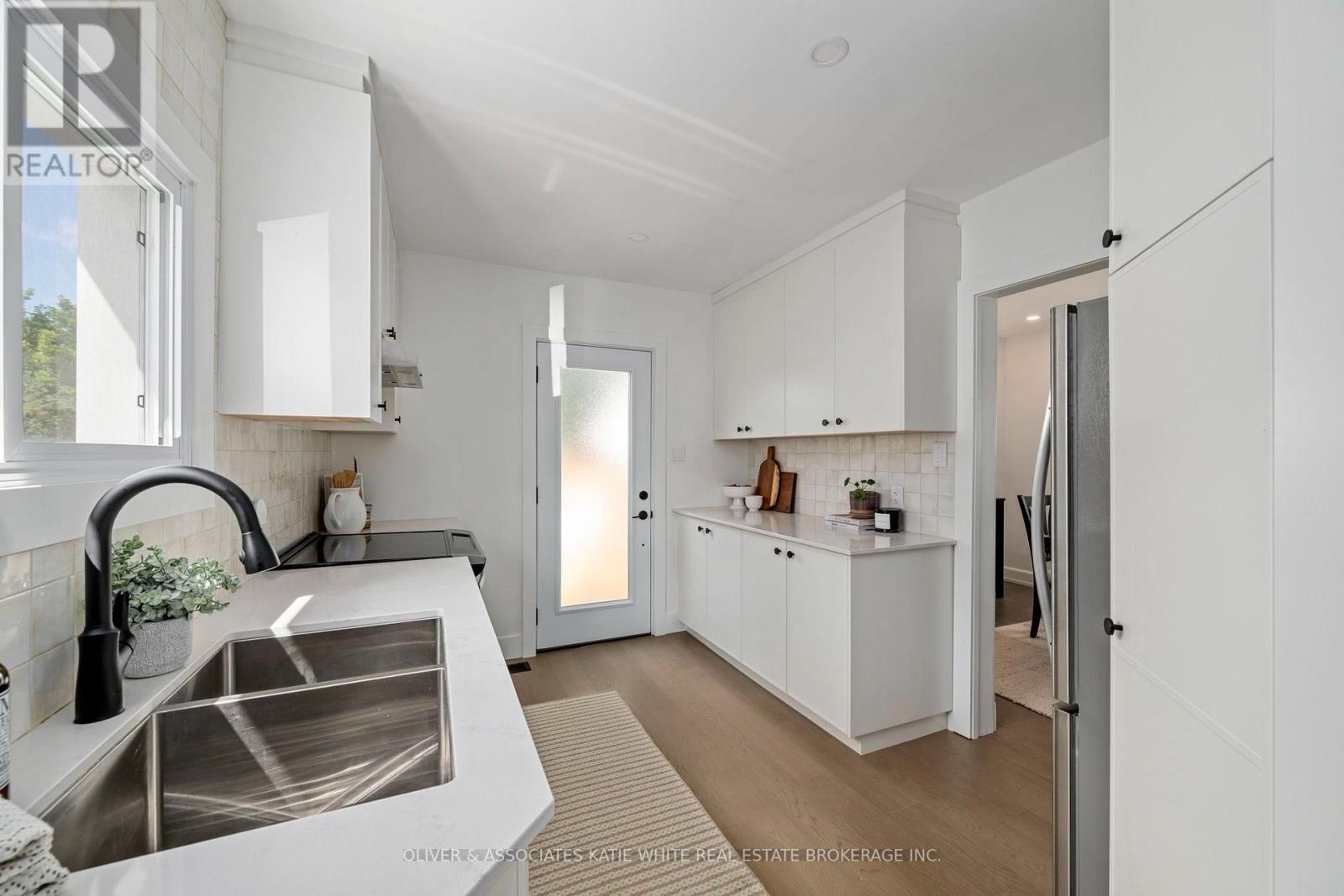 386 MORNINGTON AVENUE - 8