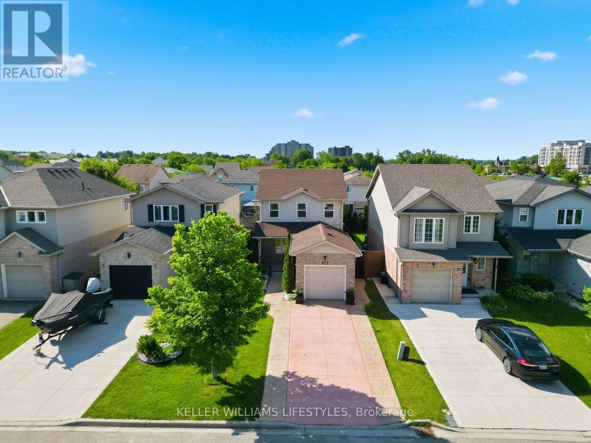 1135 KIMBALL CRESCENT - 2
