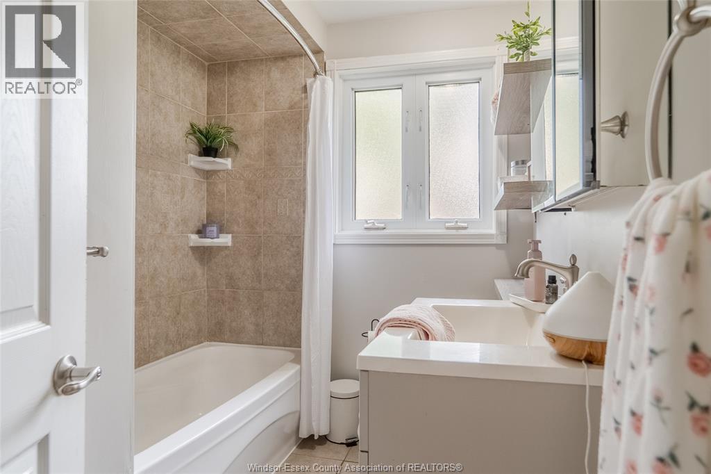 805 Roselawn DRIVE - 18