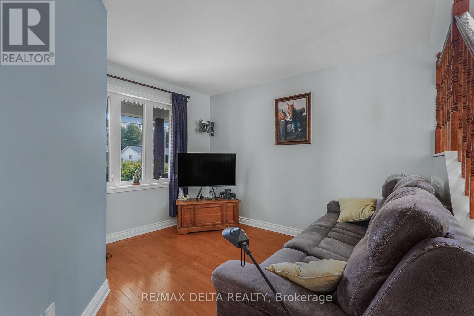 3 Bed, 2 Bath House for Sale in Ottawa – 2567 CLEROUX CRESCENT, Ottawa – MLS# X13686884 - Image 7