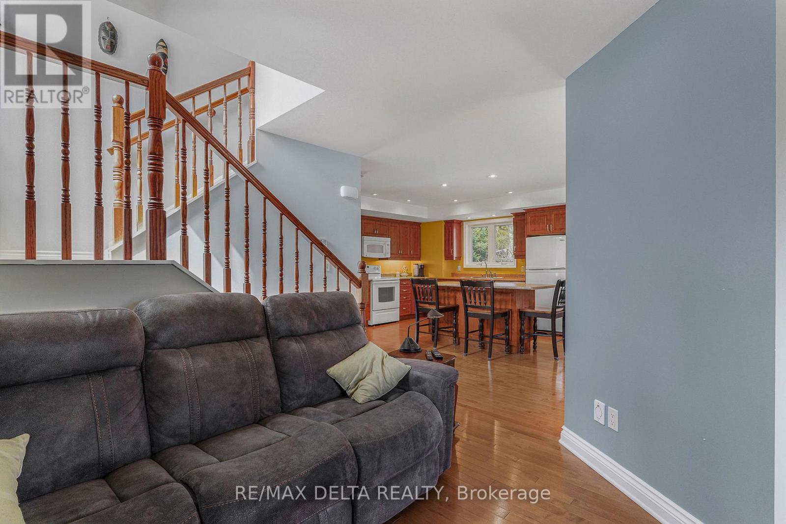 3 Bed, 2 Bath House for Sale in Ottawa – 2567 CLEROUX CRESCENT, Ottawa – MLS# X13686884 - Image 8