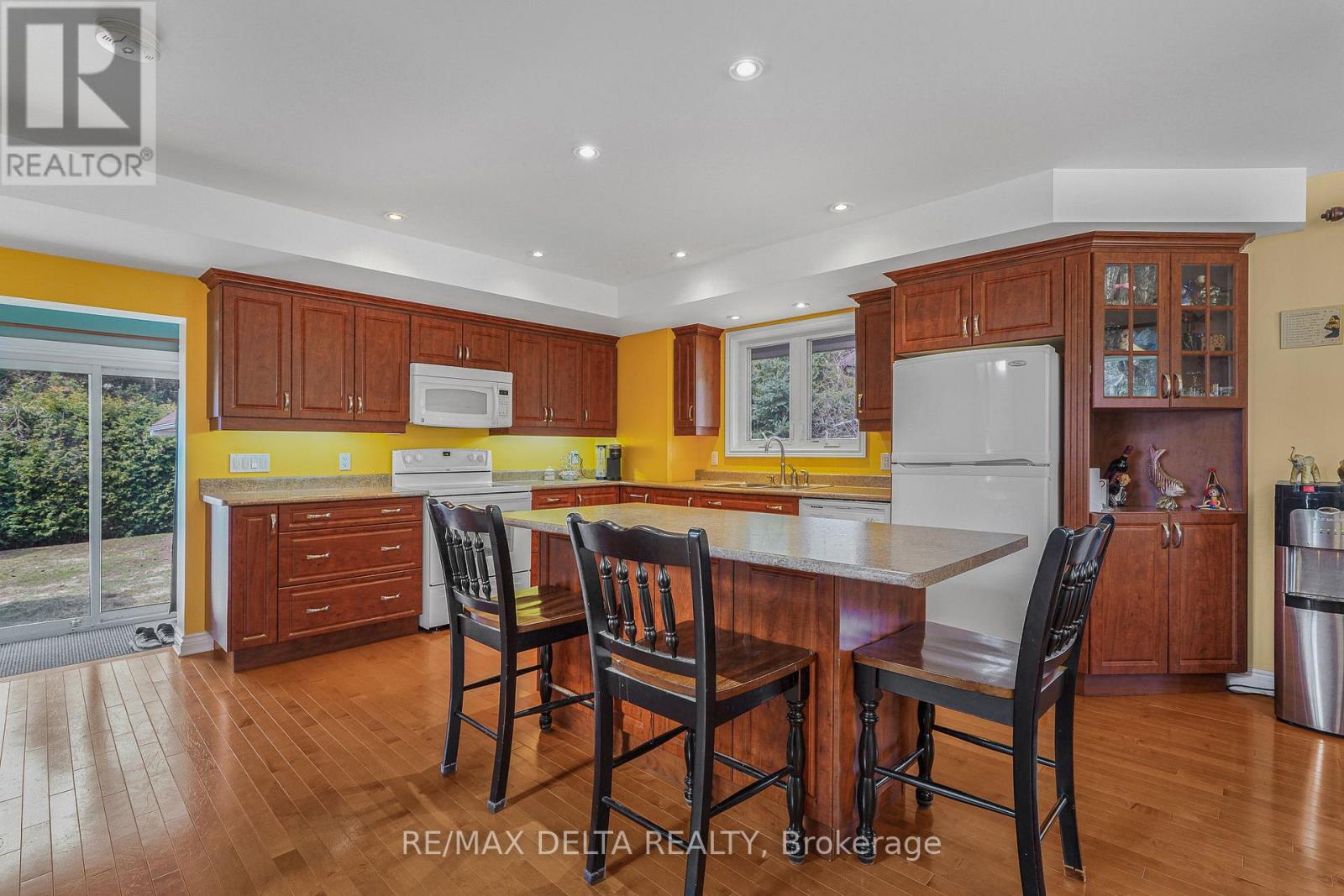 3 Bed, 2 Bath House for Sale in Ottawa – 2567 CLEROUX CRESCENT, Ottawa – MLS# X13686884 - Image 9