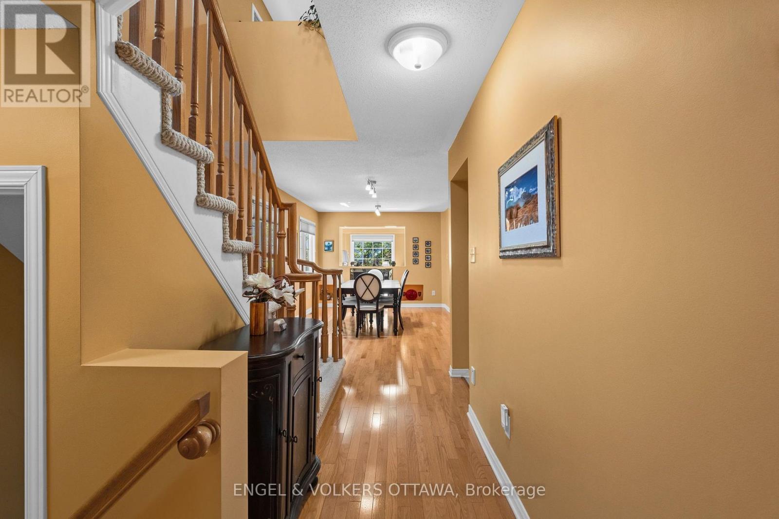 3 Bed, 3 Bath House for Sale in Ottawa – 48 FIELDBERRY PRIVATE, Ottawa – MLS# X13686954 - Image 6